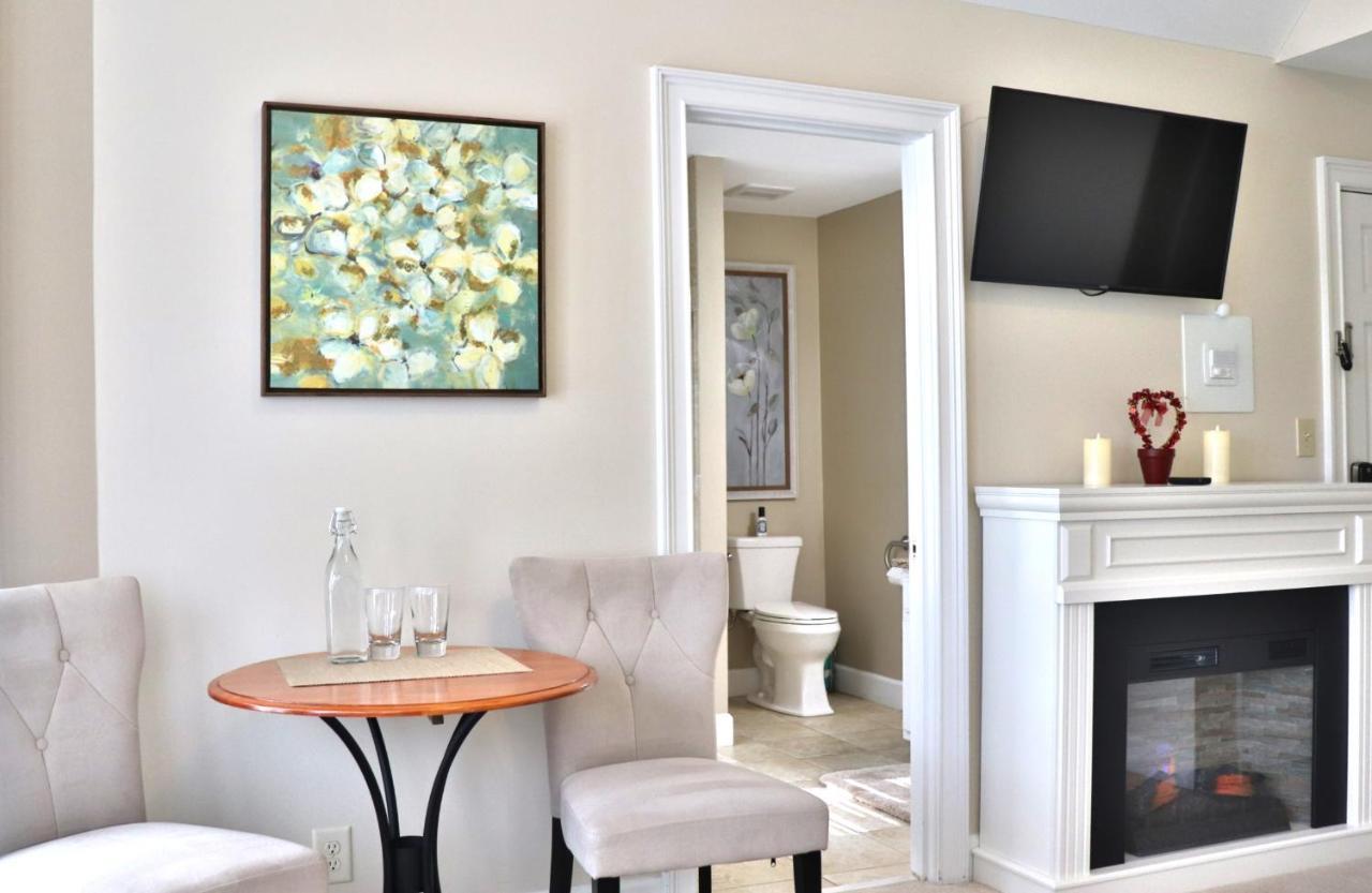 Pleasanton Courtyard Bed And Breakfast Фейетвилл Экстерьер фото