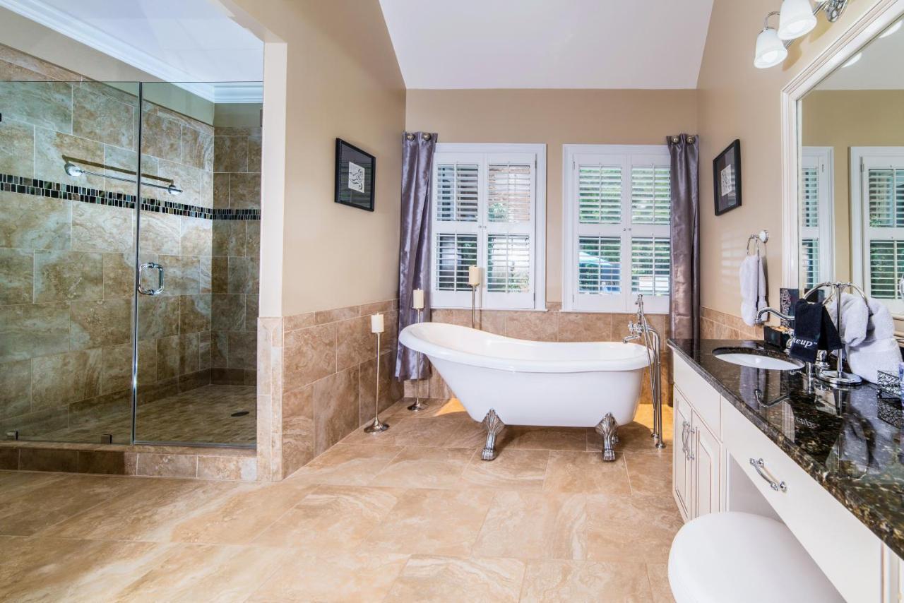 Pleasanton Courtyard Bed And Breakfast Фейетвилл Экстерьер фото