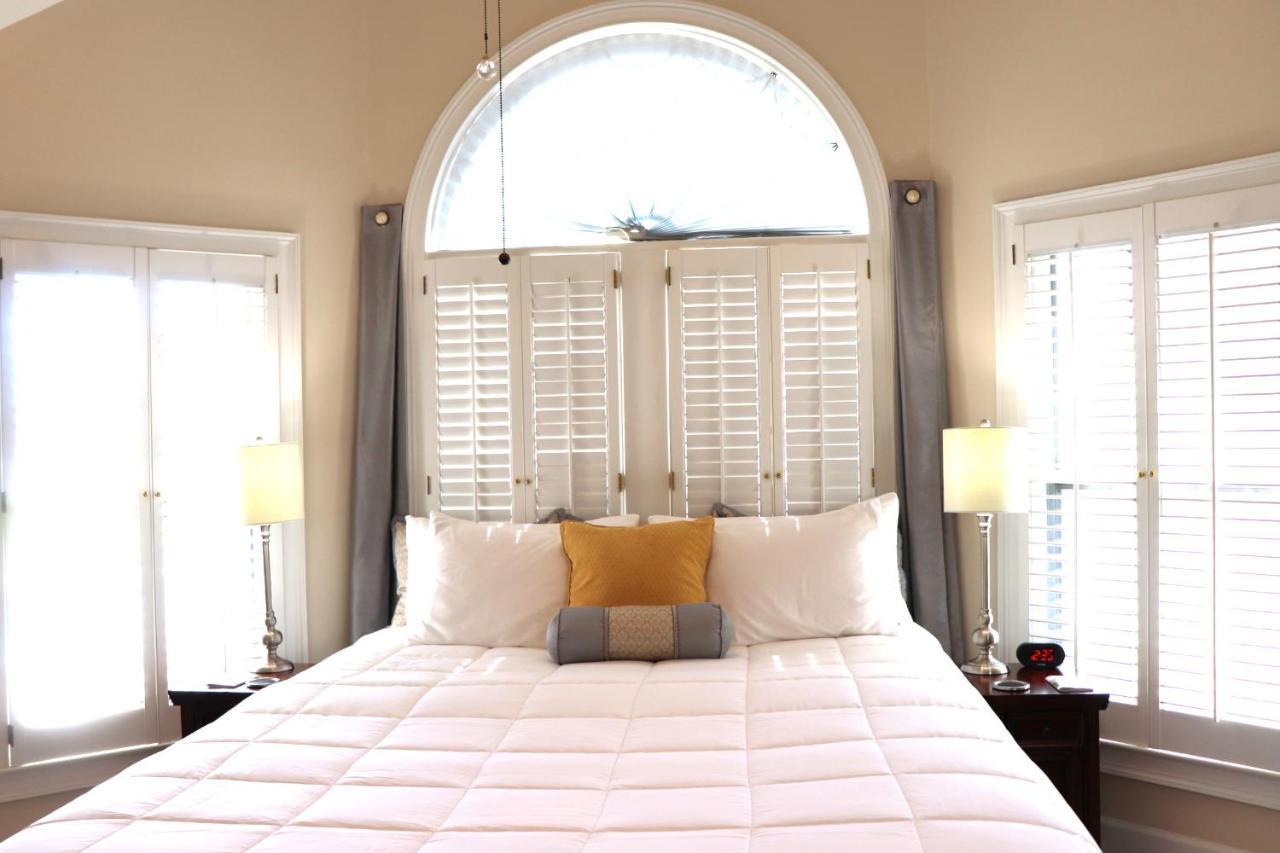 Pleasanton Courtyard Bed And Breakfast Фейетвилл Экстерьер фото