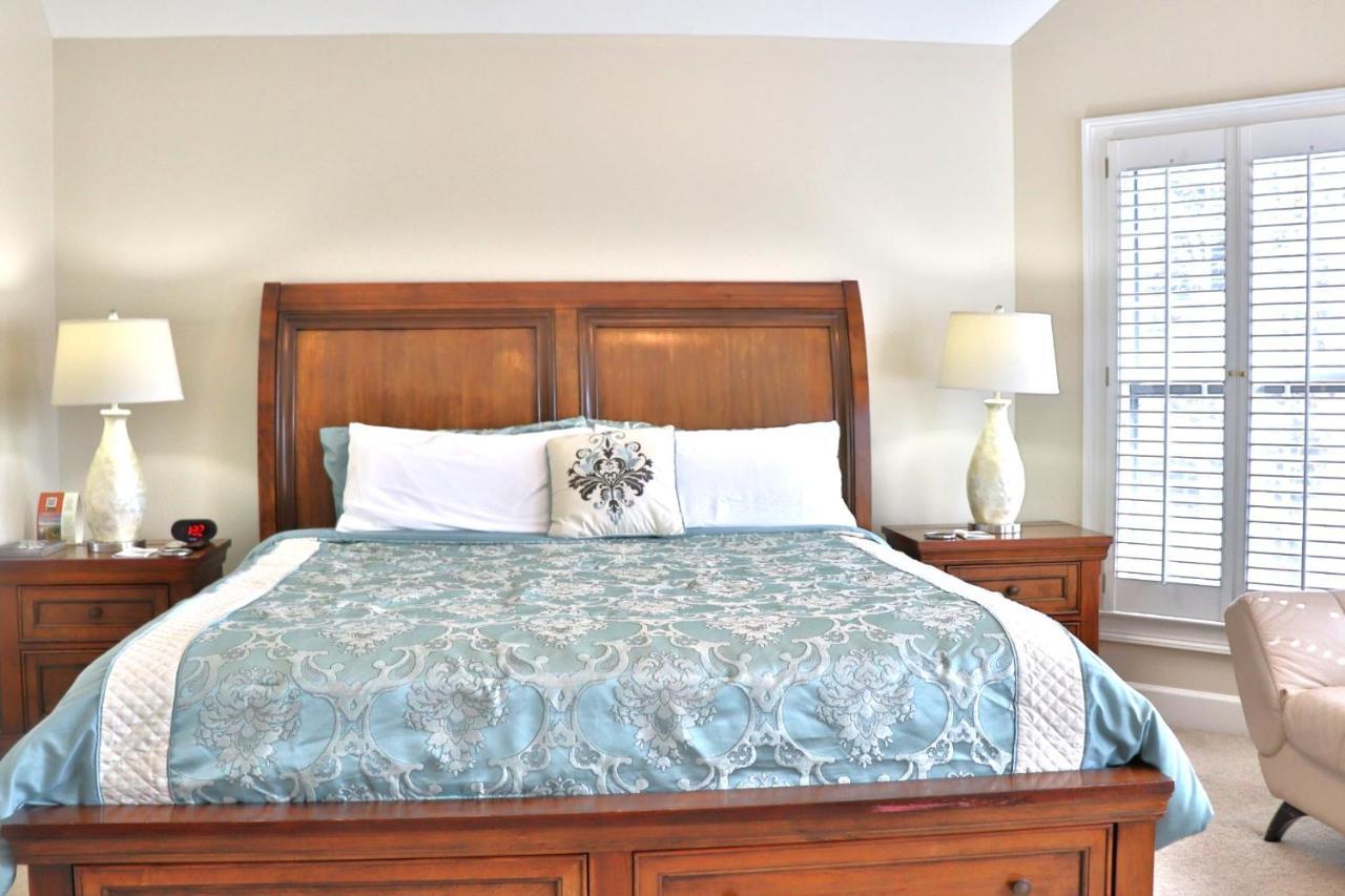 Pleasanton Courtyard Bed And Breakfast Фейетвилл Экстерьер фото
