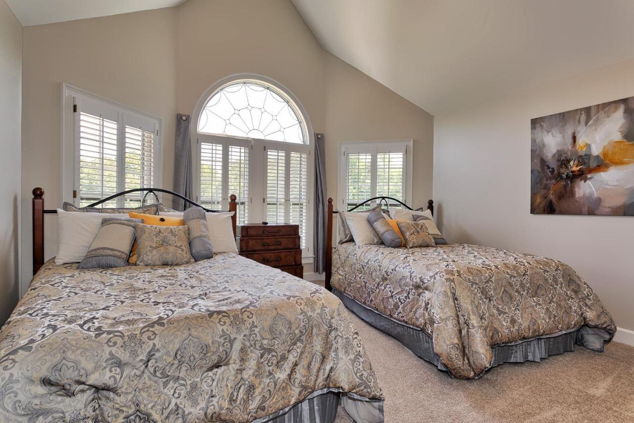 Pleasanton Courtyard Bed And Breakfast Фейетвилл Экстерьер фото