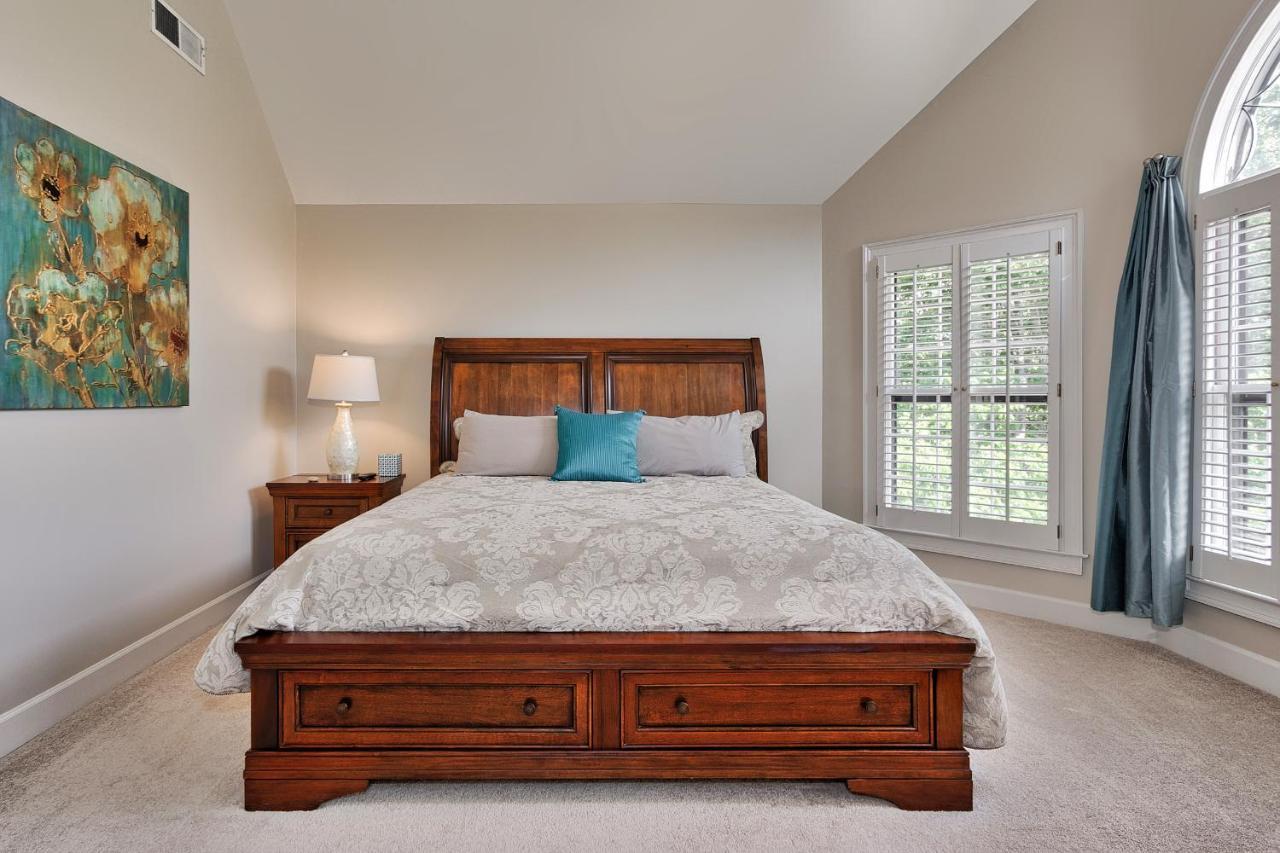 Pleasanton Courtyard Bed And Breakfast Фейетвилл Экстерьер фото