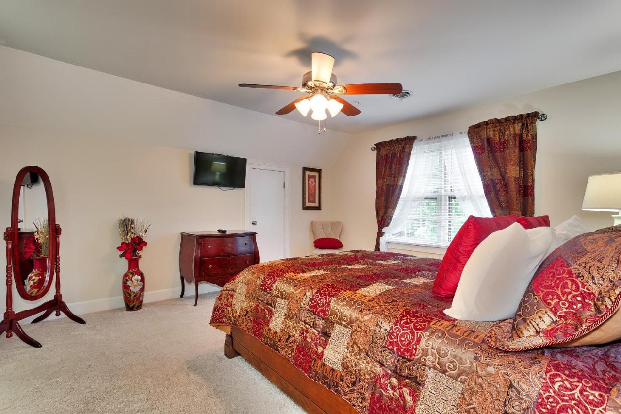 Pleasanton Courtyard Bed And Breakfast Фейетвилл Экстерьер фото
