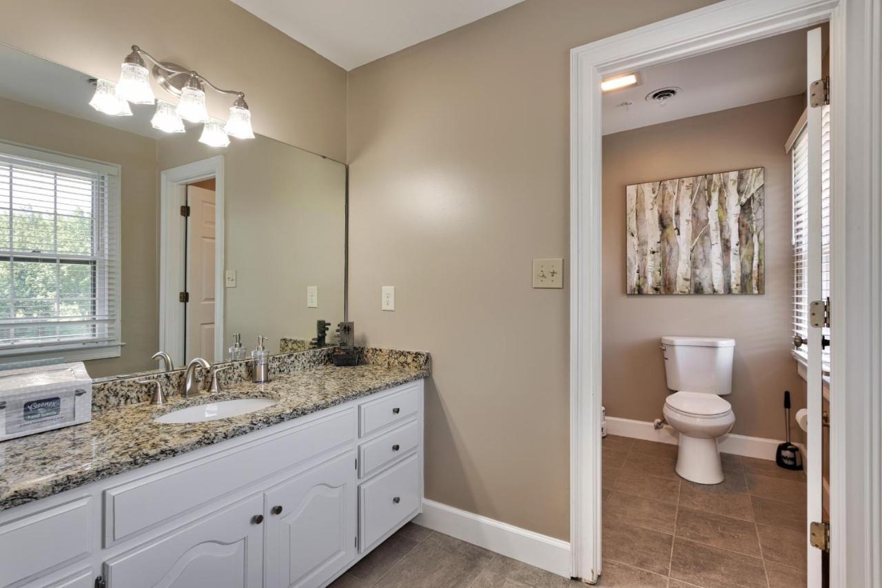 Pleasanton Courtyard Bed And Breakfast Фейетвилл Экстерьер фото