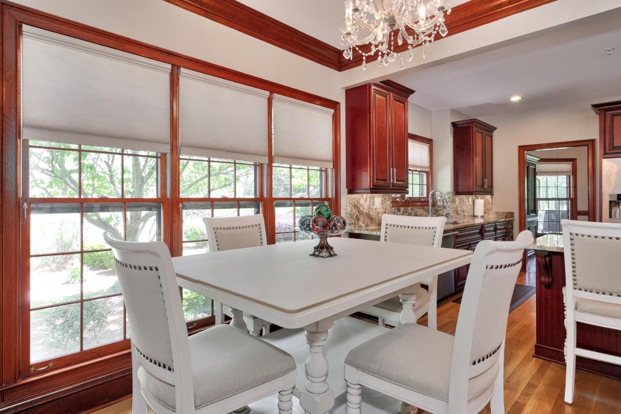Pleasanton Courtyard Bed And Breakfast Фейетвилл Экстерьер фото